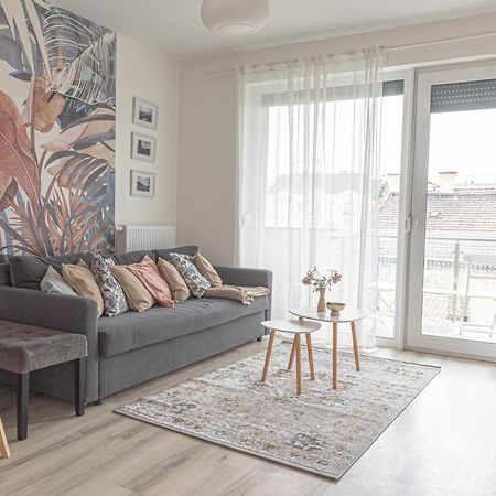 Dob36 Apartment With Free Private Parking And Balcony Budapest Bagian luar foto